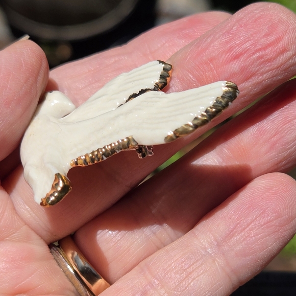 Porcelain & Gold Vintage Collectible RARE Pelican Brooch 2" - Picture 4 of 5